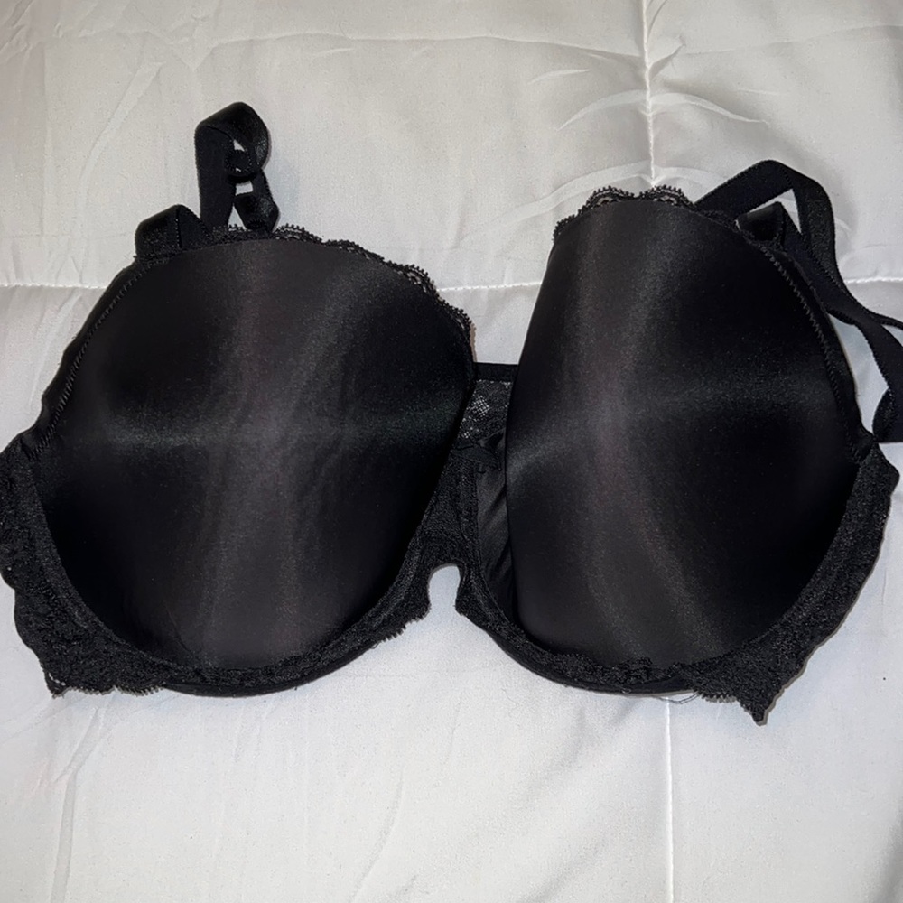 Victoria’s Secret 38 DD dream angels black bra.